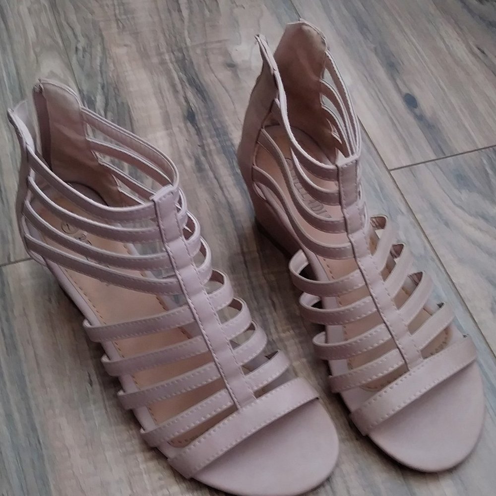 BELLADIA Strappy shoes Color Tan Size 7.5 - Picture 3 of 11